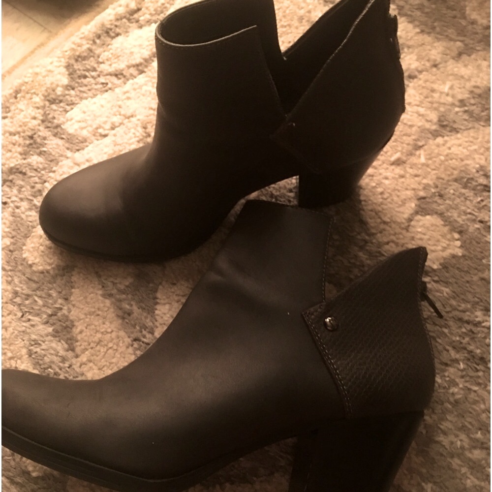 🌸SIMPLY VERA WANG GRAY BOOTIES🌸